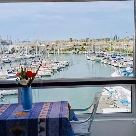 Face Au Port Apartment *