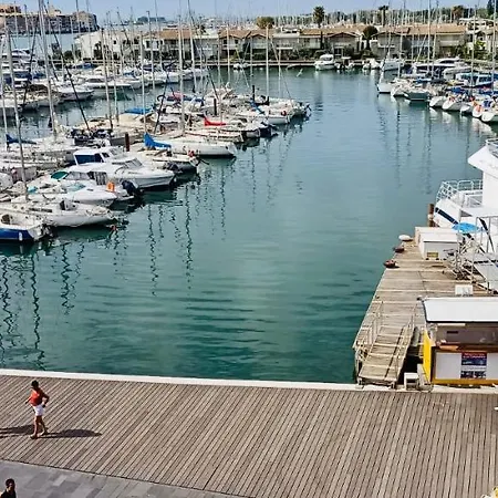 Face Au Port Apartment
