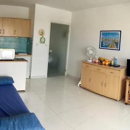 Face Au Port Apartment